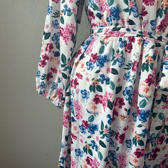 NWT Guess Women’s Dress - Picture 3 of 8